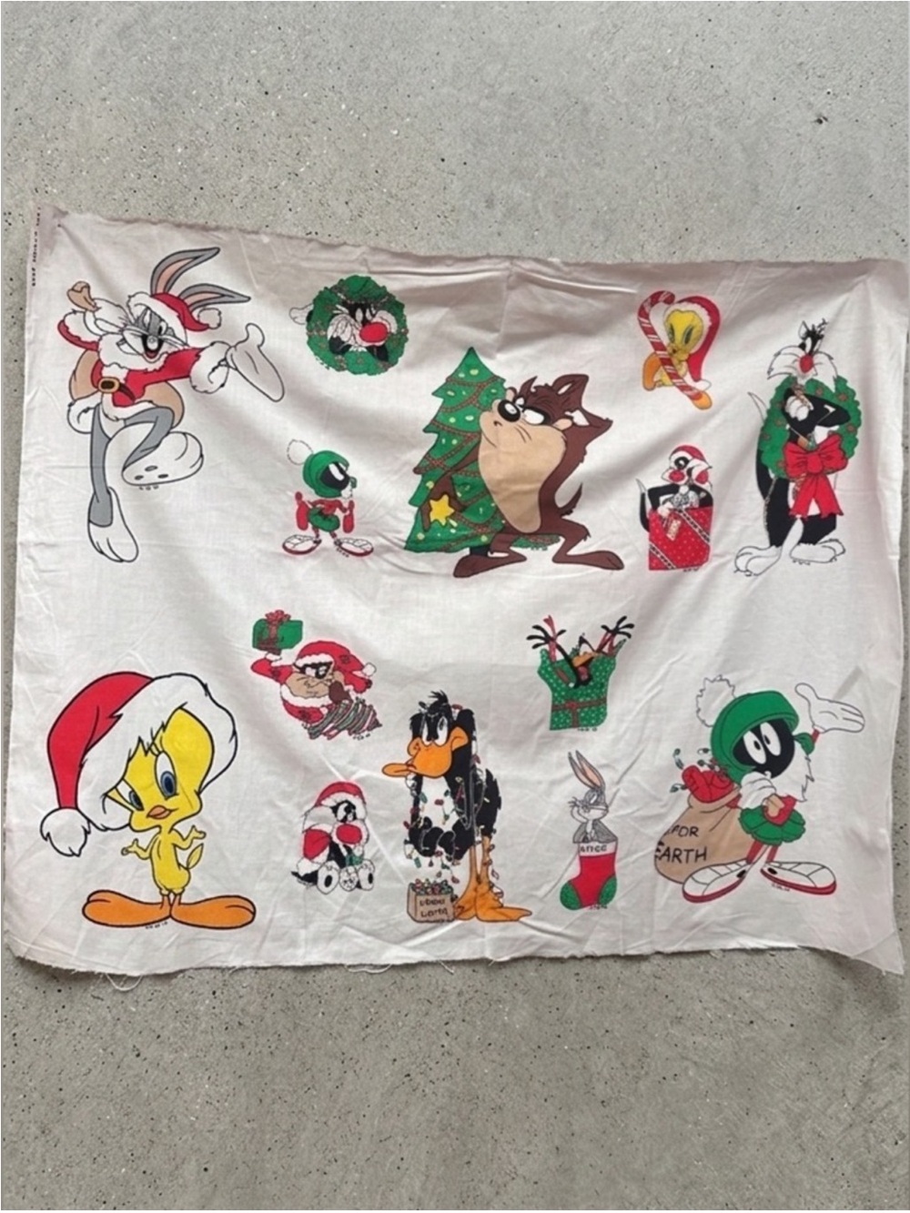 ‘90s vintage looney tunes Christmas fabric appliqués panel